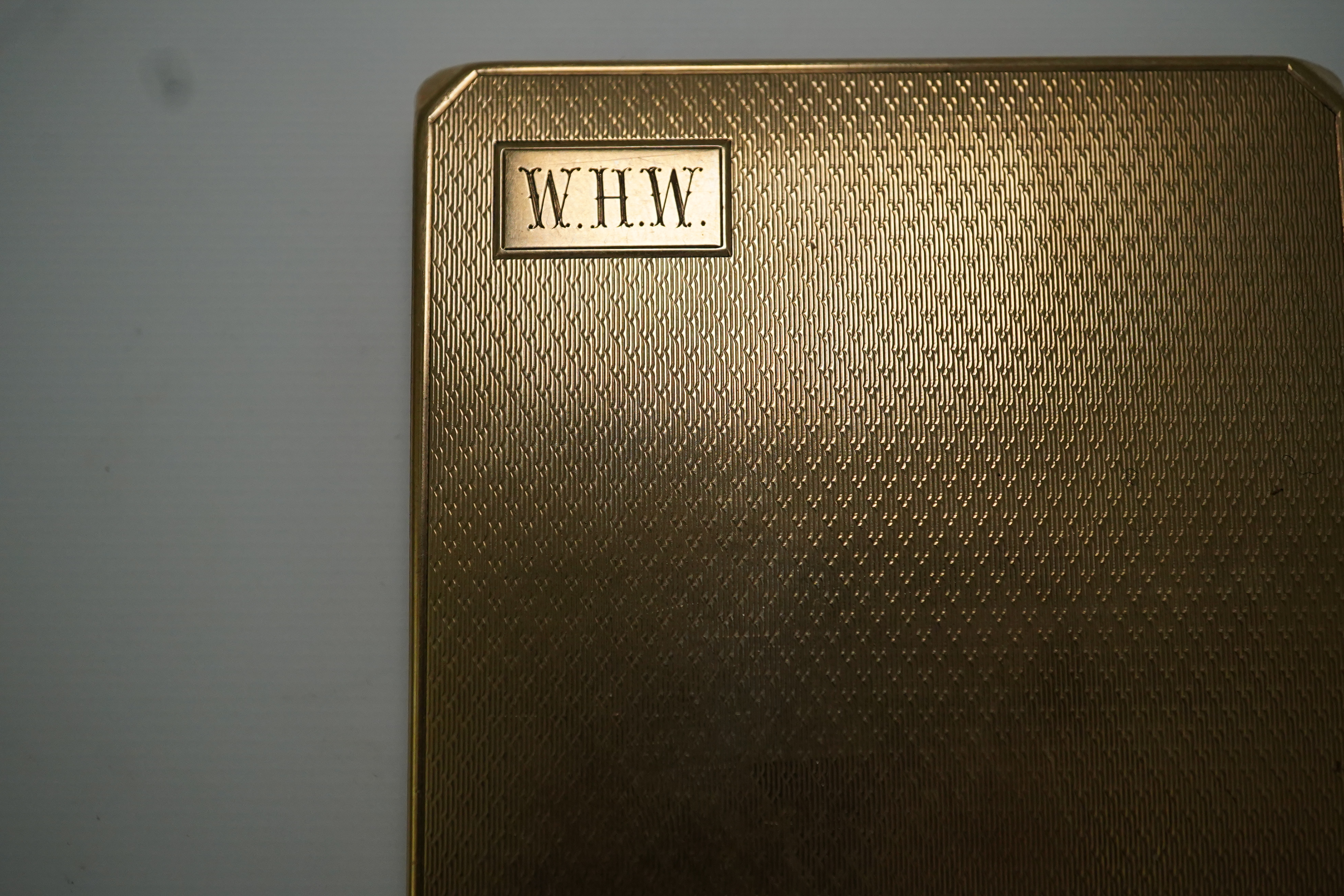 A 9ct gold cigarette case, circa 1930